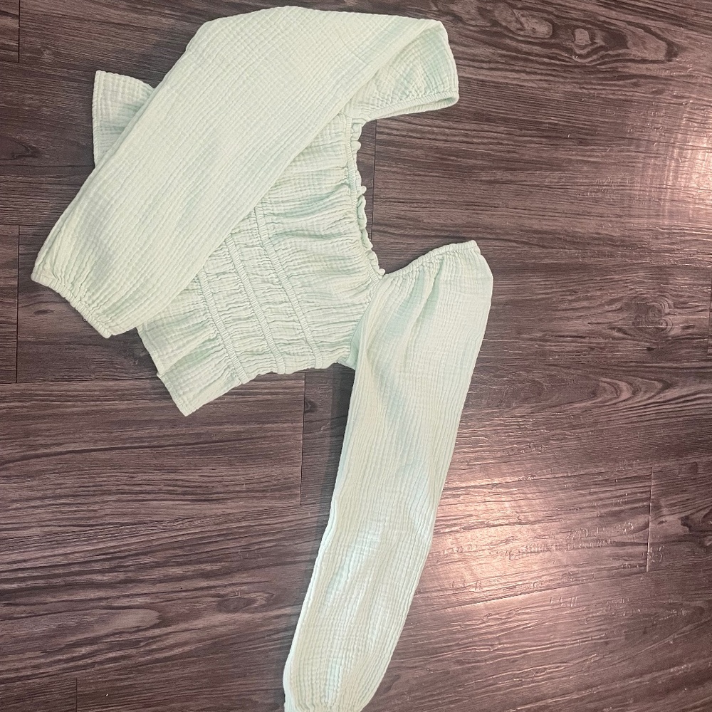 Light green cropped long sleeve